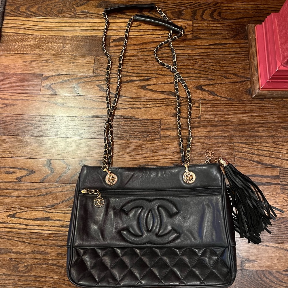 Chanel 9x 12 handbag(could not authenticate)